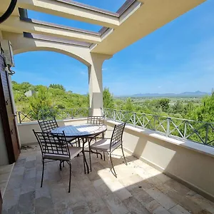  Hébergement de vacances - House With Panoramic View Immersed In Full Nature Italie